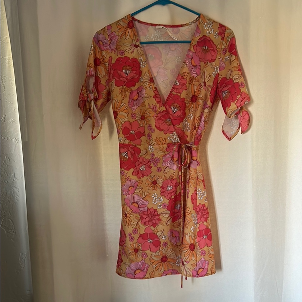 Mi Ami Floral V-Neck Dress with Tie Sleeves and it’s wrap-around!